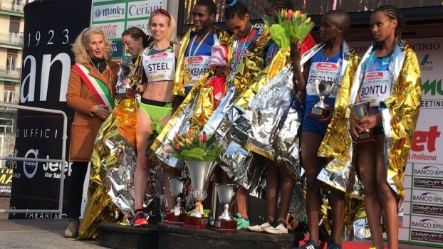 Daisy Jepkemei and Norah Jeruto on the victory podium of the Cinque Mulini